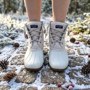 Saltwater Duck Boot (Style STS82538)Size: Women’s 8.5 M (Medium